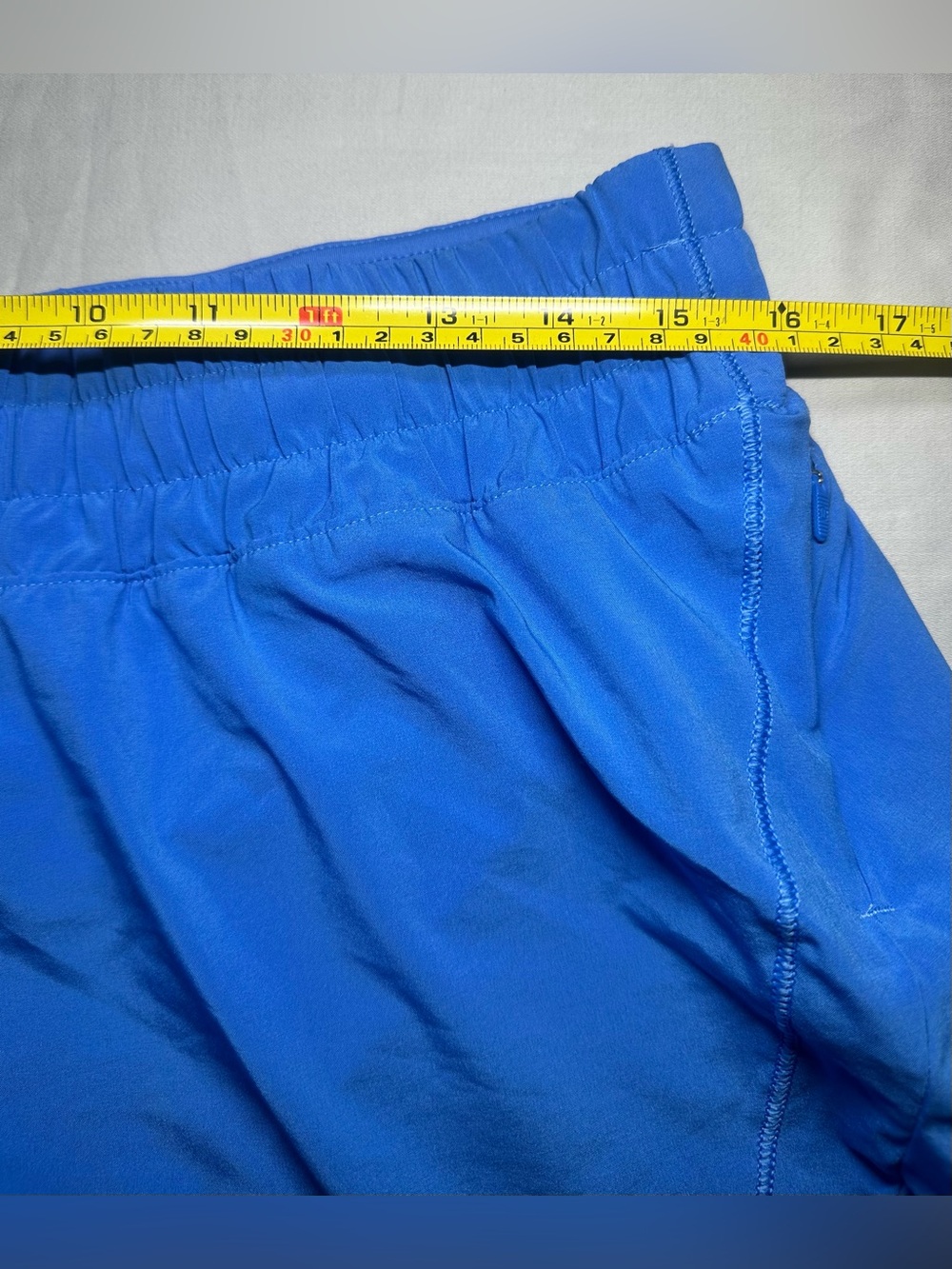 Lululemon athletica beach ball blue Hotty high-rise lined shorts 2.5” - Picture 12 of 13